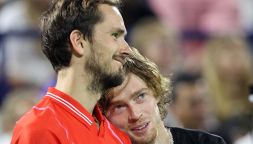 Medvedev e Rublev finalmente liberi: dietrofront dell’ATP dopo l’assurda proposta ai tennisti bloccati a Fujairah