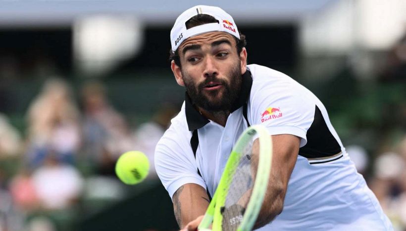 Indian Wells, Berrettini epico: batte Mannarino distrutto dai crampi e ora c’è Zverev. Sinner trova Svrcina, fuori Bellucci