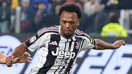 Juventus, Openda e il cupping estremo: critiche e sfottò per la foto virale sui social