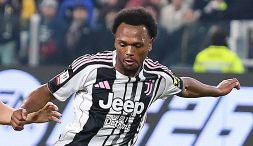 Juventus, Openda e il cupping estremo: critiche e sfottò per la foto virale sui social