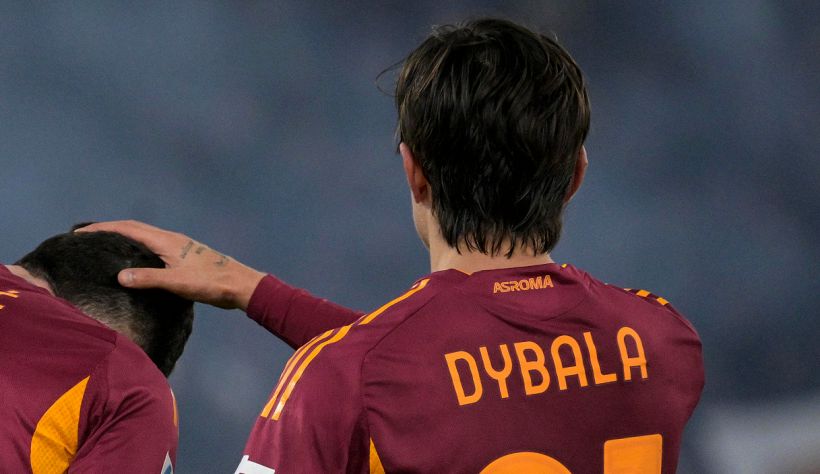 Roma, doppia beffa: Dybala si ferma di nuovo e il Siviglia provoca sui social, tifosi scatenati