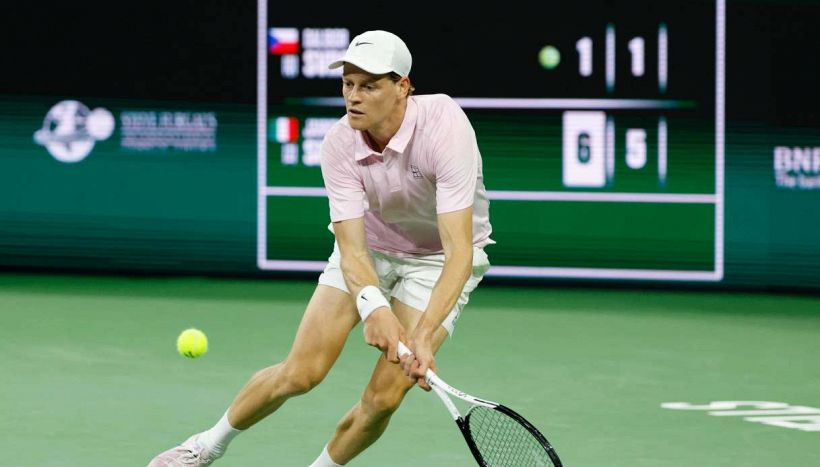 Sinner, la rivelazione sul ko con Djokovic: “Prima di partire stavo male”. La strategia per battere Alcaraz al Roland Garros