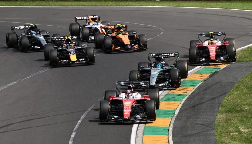 Classifica piloti e costruttori F1: Mercedes già scappa via, la Ferrari insegue. Sarà l'anno di Russell?