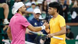 Alcaraz, il match contro Dimitrov sembra un allenamento: il gesto eloquente del bulgaro. Poi Carlos si lamenta degli arbitri