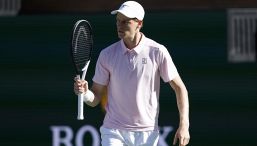 Indian Wells, Sinner risponde ad Alcaraz: Shapovalov travolto e ripreso da Bertolucci. Fognini eguagliato e Vittur in castigo