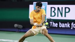 Paura Alcaraz, storta alla caviglia a Indian Wells: Carlos rischia ma rimonta Rinderknech. Crollo nervoso di Fritz