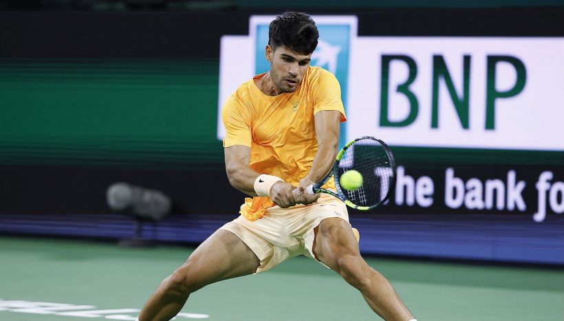 Paura Alcaraz, storta alla caviglia a Indian Wells: Carlos rischia ma rimonta Rinderknech. Crollo nervoso di Fritz