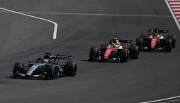 Sprint Race GP Cina: Russell batte le Ferrari, Leclerc ed Hamilton sul podio. Antonelli pasticcia, Verstappen male