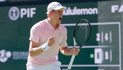 Sinner, la mossa che sorprende Zverev ma resta il timore per la schiena. Bertolucci ammette: “Mancava da un po’”