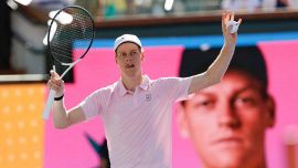 Sinner strappa il record di Djokovic ma Medvedev è in versione “bestia nera” e Ferrero lancia segnali a Jannik