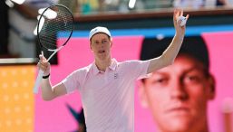 Sinner strappa il record di Djokovic ma Medvedev è in versione “bestia nera” e Ferrero lancia segnali a Jannik