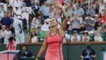 Sabalenka, dalla crisi di nervi alla gloria: distrugge la racchetta, ribalta Rybakina e trionfa a Indian Wells