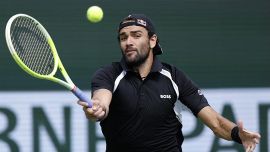 Miami, Berrettini cede a Vacherot e scivola nel ranking. Tsitsipas, figuraccia e polemica: “Dovresti vergognarti”