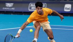 Alcaraz si consola con il padel e si allea con Sinner: “Battiamo Coello e Tapia”. Petkovic rivela: “Jannik? Col tedesco cambia tutto”
