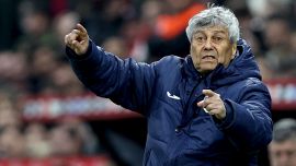 Romania, paura per Lucescu: sviene in allenamento dopo una sincope, è in ospedale sotto osservazione