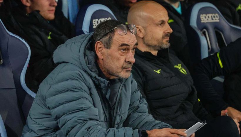 Lazio, Sarri risponde seccato a Lotito sul mercato: tensione alle stelle. Lo sciopero del tifo fa il giro del mondo