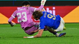 Italia-Irlanda del Nord, moviola: l’arbitro non vede due falli di mano, il Var tace, rissa sfiorata