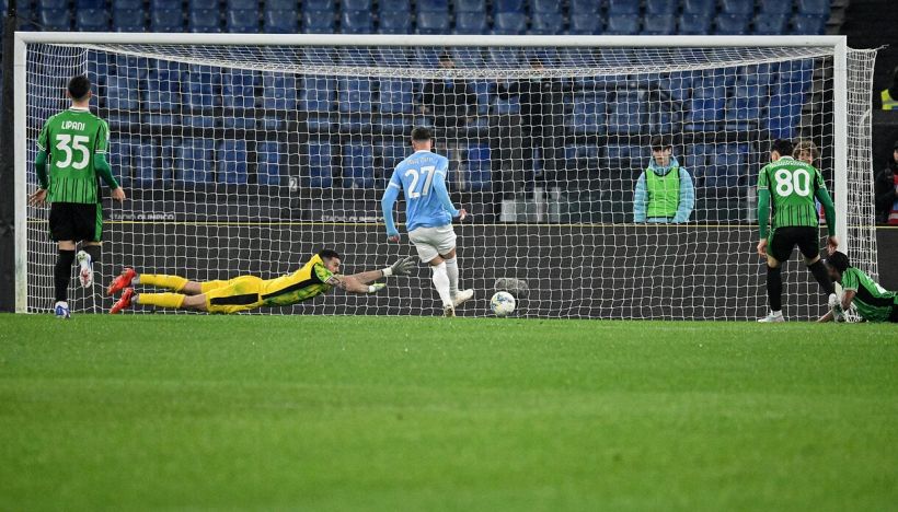 Lazio-Sassuolo, moviola: cosa ha detto l’arbitro a Sarri, dubbi sul rigore negato e il gol partita