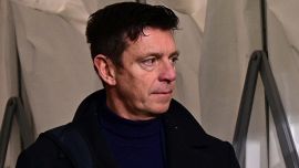 Rocchi contestato in Carrarese-Catanzaro, bufera per un rigore fatto ripetere: il designatore esce scortato
