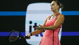 Miami, il segreto di Sabalenka: "Insulto in questa lingua, non mi capiscono". Per Aryna hot dog da 100 dollari