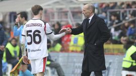 Milan, Saelemaekers simula ma viene graziato e non salterà il derby, bufera social: sotto accusa ci va anche Leao