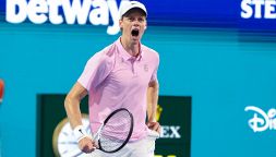 Sinner liquida Zverev, va in finale a Miami e s'avvicina ad Alcaraz: "Ma Lehecka su questo campo fa paura"
