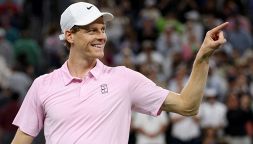 Sinner batte Fonseca, ma che rischio: rimonta eroica nel 1° tie-break, "ho avuto un calo nel 2° set". Ora Tien