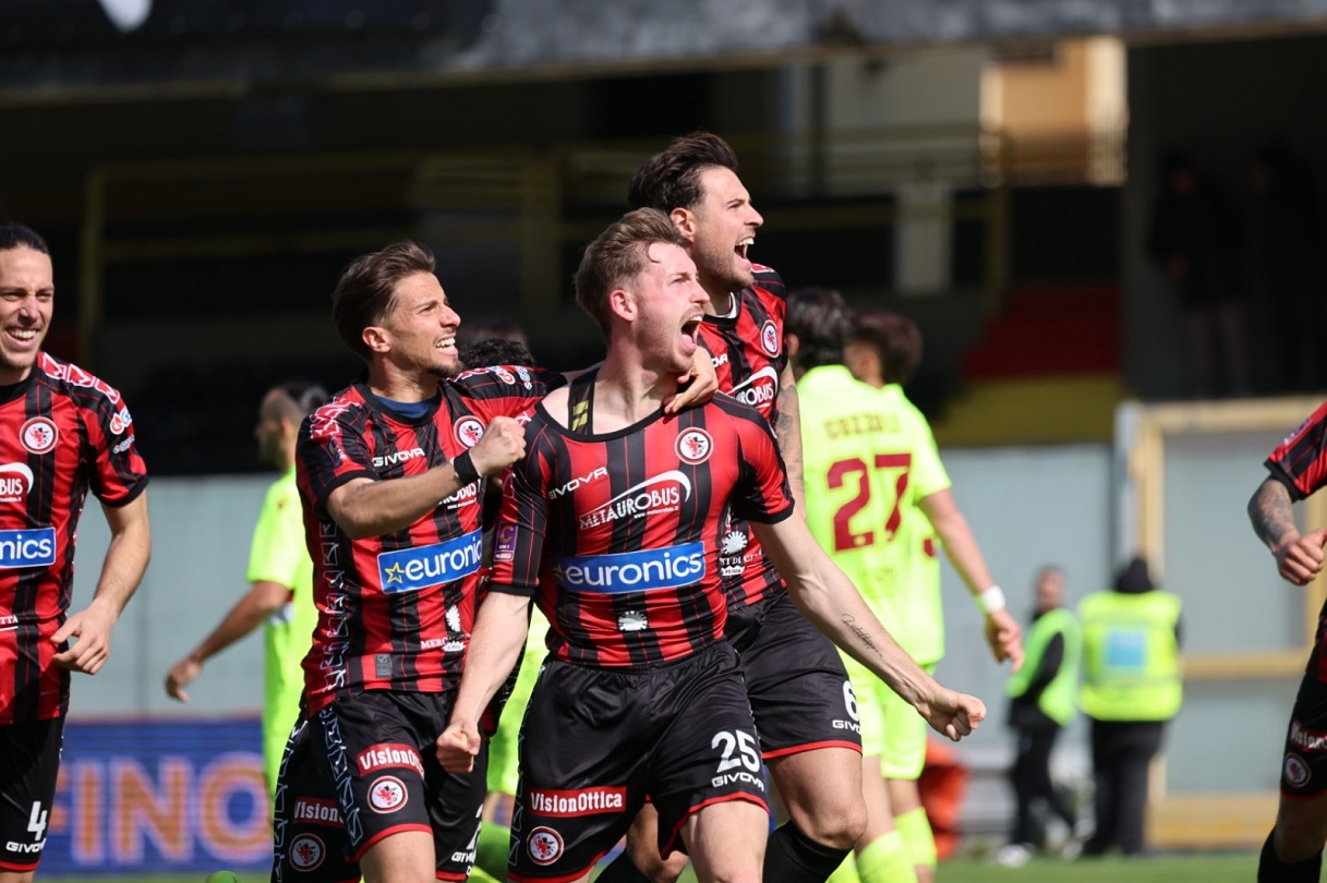 Staver del Foggia esulta dopo un gol (LPS)