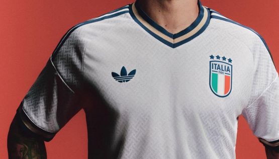 Italia, presentato il nuovo kit away firmato Adidas: eleganza e dettagli, tra playoff e sogno Mondiale