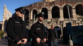 Cerimonia d'apertura delle Paralimpiadi di Milano Cortina 2026 senza portabandiera, cosa succede e il caso delle divise dell'Ucraina