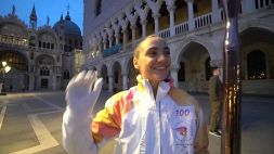Milano Cortina, la fiamma paralimpica illumina Venezia
