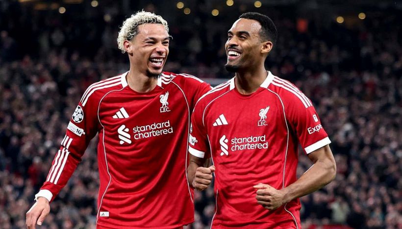 Pagelle di Liverpool-Galatasaray 4-0: Salah fa e disfa, serata da incubo per Osimhen. Brutto infortunio per Lang