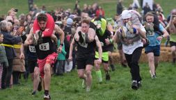 Dalla Finlandia con furore: il campionato di Wife Carrying, il "Trasporto della moglie"