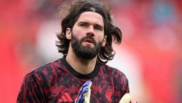 Alisson, il piano rinnovo del Liverpool è un'azione di disturbo per la Juventus ma l'unione con Kim avanza