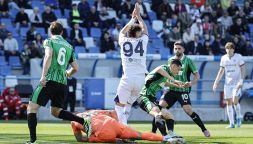 Sassuolo-Cagliari, moviola: Pinamonti tante botte e gol decisivo, Var a scoppio ritardato, Palestra super ma non basta