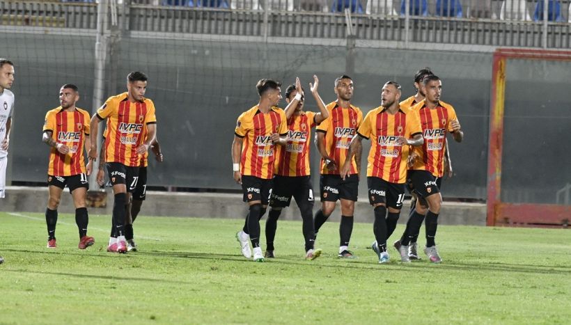Benevento in Serie B, festa in casa della Salernitana: capolavoro Floro Flores, sprofondo granata con Cosmi