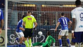 Como-Inter, moviola: le proteste di Fabregas, la svista di Massa e del Var, per Chivu quasi tutti in giallo
