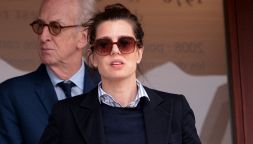Charlotte Casiraghi per Jannik Sinner si adegua e Nicolas Mathieu scompare dalla tribuna di Montecarlo del Principe Alberto