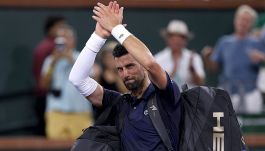 Dietrofront Djokovic: salta Madrid per un "misterioso" infortunio. E anche Roma e Parigi ora sono a rischio