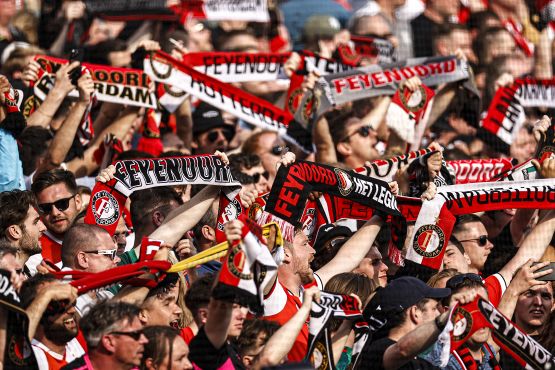 “Hand in Hand, Kameraden” è diventato l’inno del Feyenoord perché lo ha imposto il suo popolo