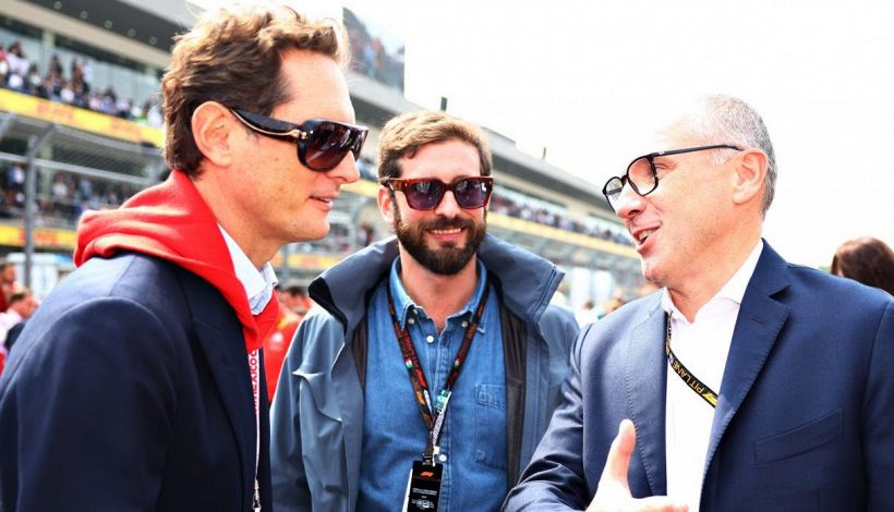 Domenicali risponde a Verstappen ma sui sorpassi fa un autogol e John Elkann fissa l'obiettivo Ferrari