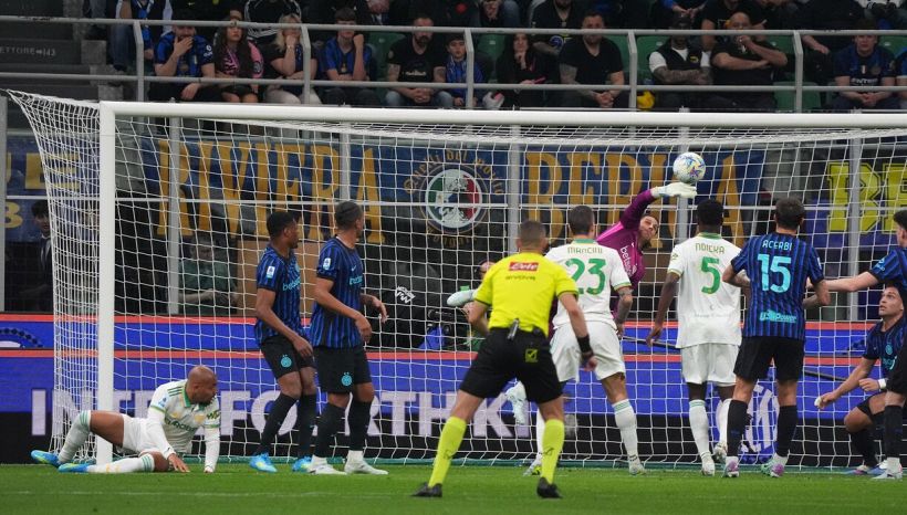Inter-Roma, moviola: gol di Lautaro irregolare ma la colpa non è di Sozza, negati due rigori