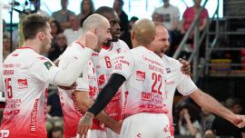Volley, Piacenza si prende la CEV Cup: Luneburg demolito, le lacrime di Simon (ai saluti) e Galassi (dopo il tumore)