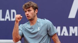 Monaco, finalmente Cobolli convince: 6-2 6-3 contro Bergs, ma niente derby nei quarti (Darderi ko. con Kopriva)