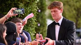 Laureus Awards, Alcaraz trionfa ma viene svelata la natura dell'infortunio: la lezione di sportività di Sinner e Bebe Vio lo consola