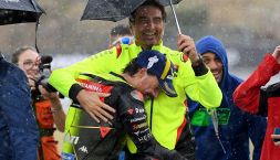 Morbidelli: "Per chi soffre", belle parole dopo il podio e Vera Spadini si commuove. Franco senza moto 2027