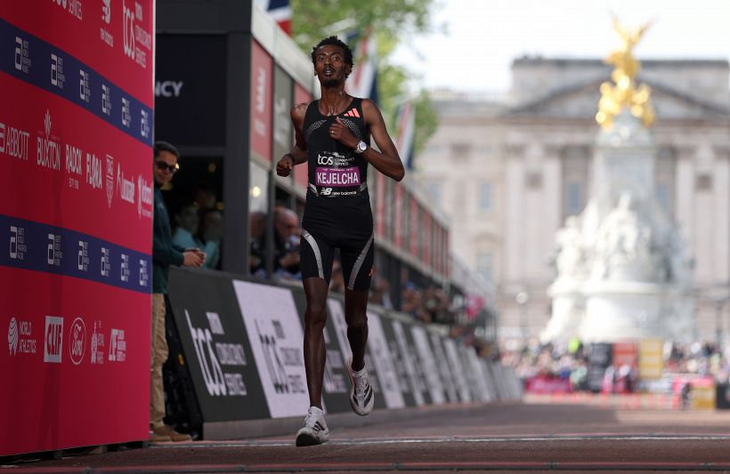 Sawe sotto le due ore alla maratona di Londra cancella il debutto da record mondiale di Kejelcha per undici secondi