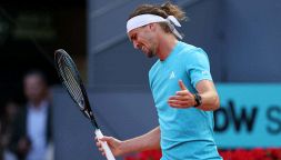 Zverev vince ma è una furia contro l’arbitro: “La regola deve cambiare”. Da Darderi a Rybakina, i casi da moviola a Madrid