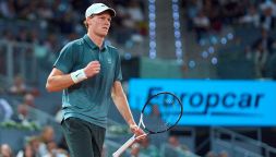 Sinner archivia Fils in due set e punta Madrid per il quinto Masters 1000 di fila. Sarebbe il primo tennista a riuscirci