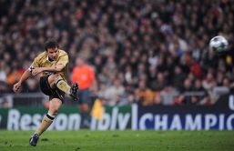 C'era Alex Manninger tra i pali della Juventus la sera della standing ovation del Bernabéu ad Alex Del Piero